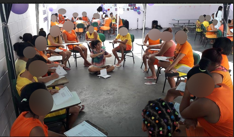 Internas do Conjunto Penal de Itabuna discutem livro “Quarto de Desejo” e ganham show de grupo feminista