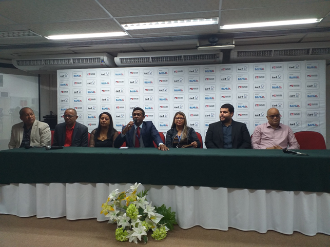 Na oportunidade foram apresentados os seguintes trabalhos: "Práticas de Saúde Mental com mulheres em situação de privação de liberdade no Hospital de Custódia e Tratamento" (assistente social: Isadora Sá e a psicóloga Katiele Santos), "Grupo Socioterapêutico no Centro de Observação Penal" (psicóloga Luiza Lacerda), "Abordagem de pessoas com doença falciforme privada de liberdade" (Dra. Andreia Santos - Médica da Penitenciária Lemos de Brito), "Ressignificação do sujeito e inclusão social através de oficinas de artesanato" (psicóloga: Marília Garcia), "Plantão Psicossocial: um trabalho de acolhimento com as famílias visitantes no Conjunto Penal de Feira de Santana" (assistente social: Fabiana Bastos e psicóloga Emille Cordeiro), "Grupo Psicoterápico com internos acusados de crimes sexuais no Conjunto Penal de Barreiras" (psicólogas: Lorrany Lopes e Jaciany Motta), "Joias Sustentáveis no Conjunto Penal de Teixeira de Freitas" (assistente social: Lucineia de Matos e psicóloga: Clara Letícia Almeida), "O serviço social e a intervenção na central de monitoração eletrônica de pessoas" (assistentes sociais: Patrícia Moreno e Simone Nascimento Santana), "Projeto: Porta de Saída - Estou livre, e agora?" (psicóloga: Geisa Copello) e "Círculos Restaurativos no Conjunto Penal de Simões Filho" (psicóloga Michelli Freitas). O Evento teve transmissão ao vivo para os polos do interior do Estado.