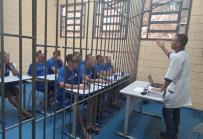 Internos de Serrinha passam por curso de pintura predial