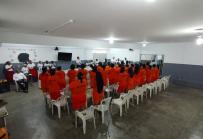 Conjunto Penal Feminino de Salvador realiza círculo de orações e entrega de kits natalinos em encerramento do ano religioso