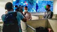 O Diretor José Fabiano de Carvalho da CMEP/ SEAP concede entrevista à TV Bahia sobre tornozeleiras eletrônicas.