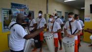 O Conjunto Penal Masculino de Salvador certificou os internos no curso de percussão do Projeto Oficina de Música