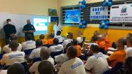 Internos participam de curso profissionalizante para atuarem como pedreiros 