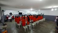 Conjunto Penal Feminino de Salvador realiza círculo de orações e entrega de kits natalinos em encerramento do ano religioso