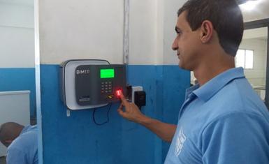 Conjunto Penal de Itabuna entrega kits de higiene com controle biométrico