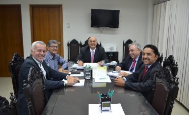 Secretário discute com deputados e prefeito a construção de um Conjunto Penal em Senhor do Bonfim