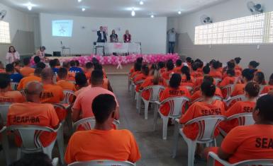 Palestra encerra atividades do Outubro Rosa no Conjunto Penal de Feira de Santana