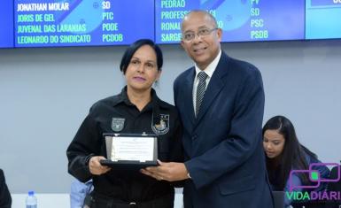Agente Penitenciária de Teixeira de Freitas é homenageada na premiação “Policial Destaque do Ano de 2017”