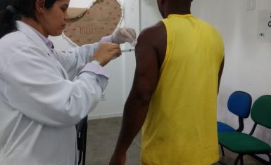 Conjunto Penal de Itabuna vacina população carcerária e colaboradores contra gripe H1N1
