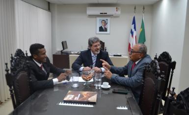 O Secretário recebe o o Juiz Titular da 1ª Vara Crime de Execução Penal