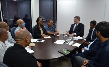 Secretário José Antônio Maia Gonçalves e equipe se reúnem com membros do SINDAP.