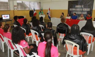 Conjunto Penal Feminino de Salvador, promove solenidade de formatura para 22 apenados.