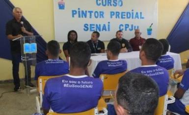 Internos recebem diploma do curso de pintor predial em Juazeiro