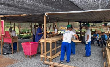 Internos do Conjunto Penal de Barreiras passam por curso de carpintaria