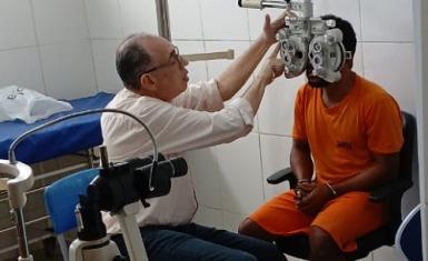 Visão renovada: mutirão realiza atendimento oftalmológico e entrega óculos de grau a internos da PLB